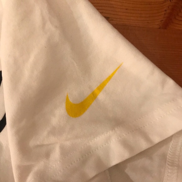 👟RARE NIKE DRI FIT LIVESTRONG Tee - Picture 3 of 8